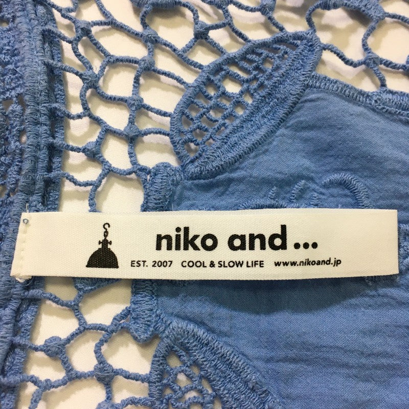 【27219】 niko and... ニコアンド カーディガン ブルー サイズ約M相当 ベスト 穴あき編み 上品 キレイめ 花柄 羽織り レディース