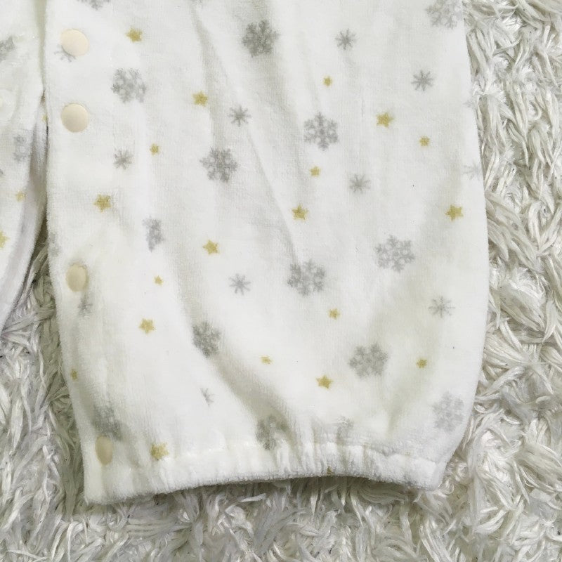 【28551】 西松屋 ニシマツヤ ロンパース サイズ50~60cm ホワイト 星と雪の結晶柄 袖と裾にゴム 可愛い 動きやすい エリ付き ベビー