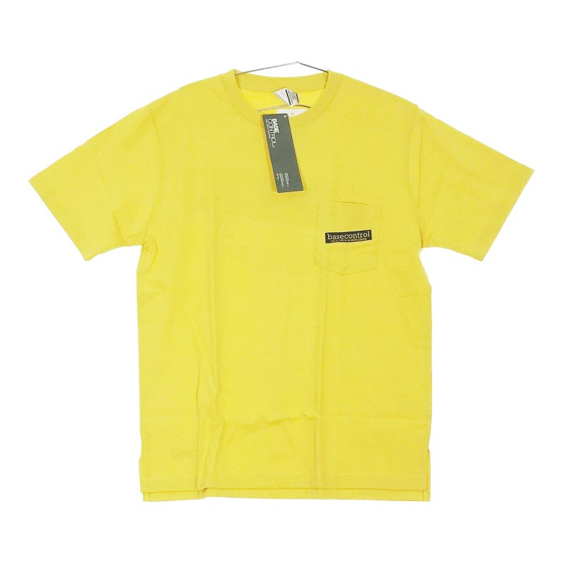 【02969】新品未使用 BASE CONTROL トップス Mサイズ イエロー タグ付き ベースコントロール Tシャツ 半袖 黄色 プリントT メンズ