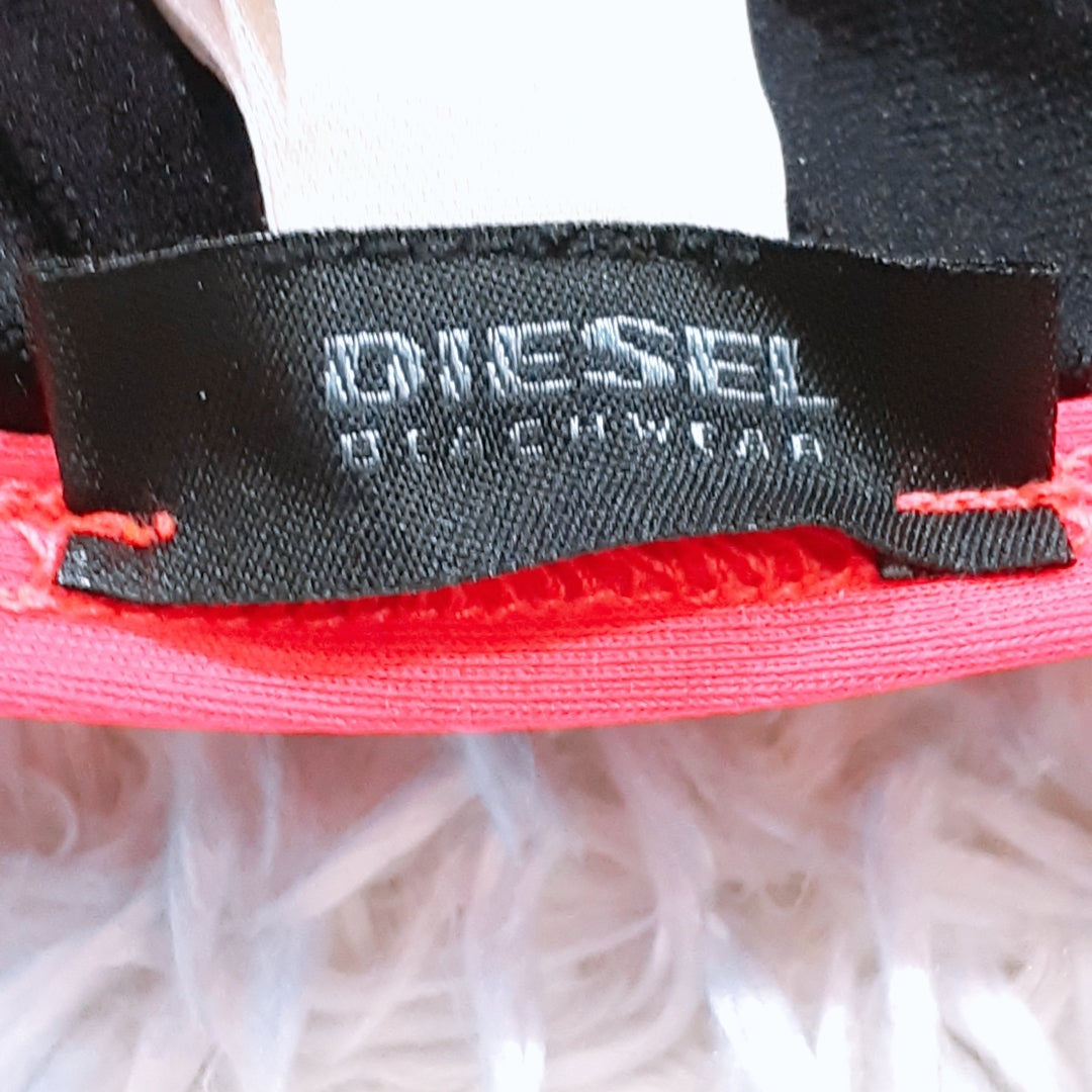 【17305】DIESEL ディーゼル ピンク 白色 黒色 34 水着 アンダーとネック部分ひも付き カップメッシュ 新古品タグ付き 上のみ