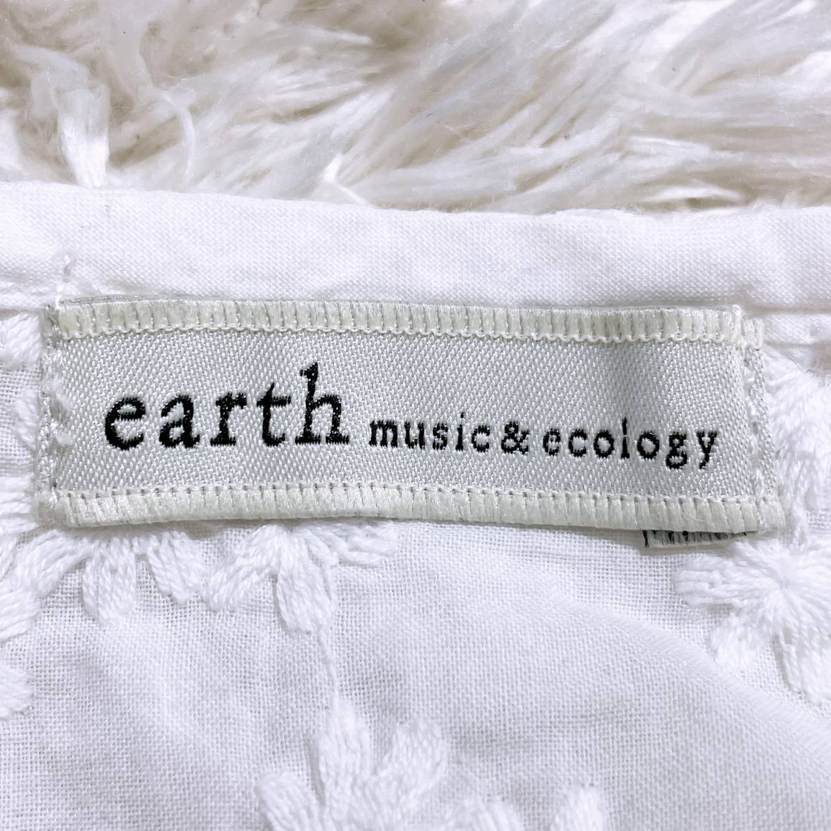 レディースM earth music&ecology キャミソール ホワイト 白 良品 シンプル かわいい 花模様 アース ミュージック＆エコロジー 【20002】