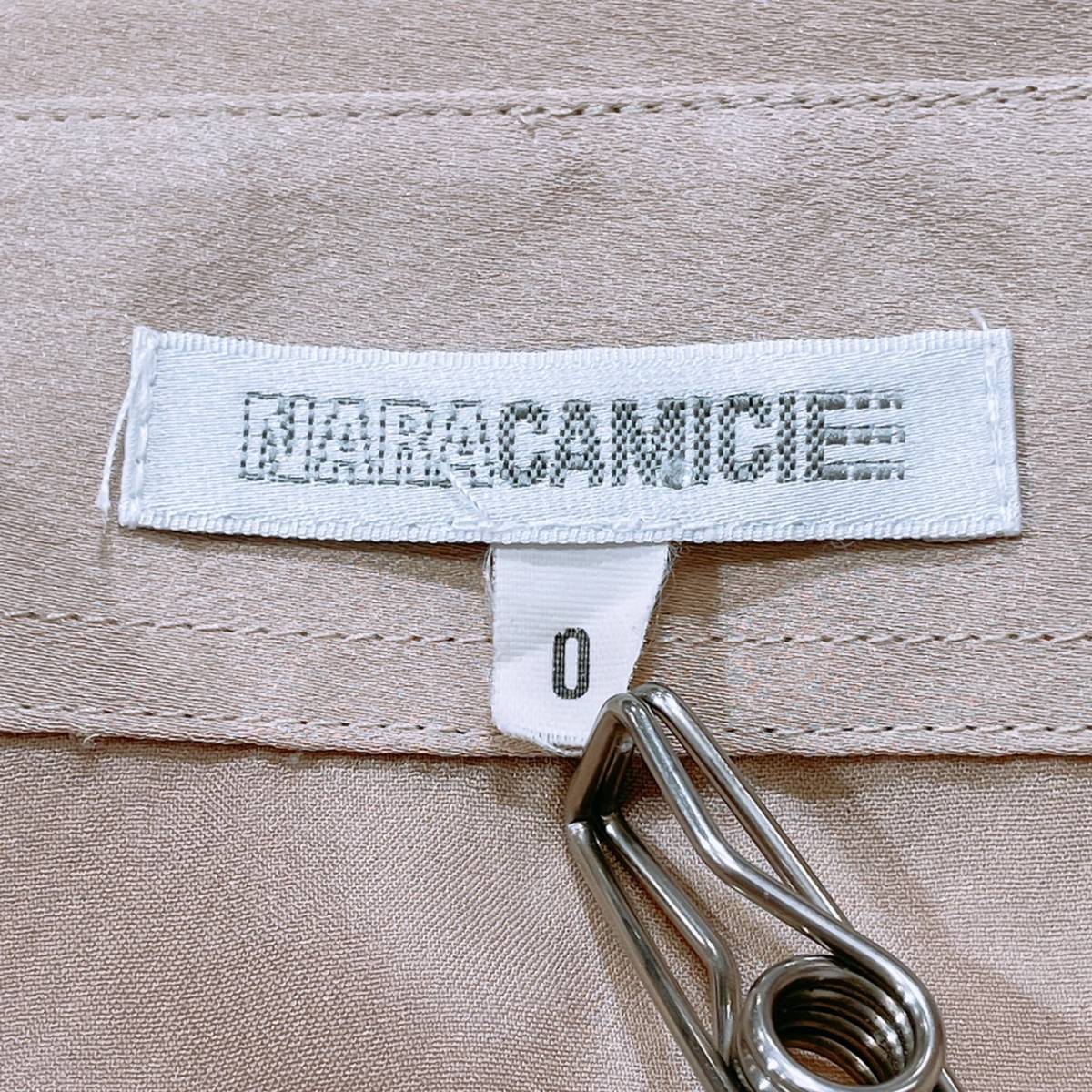 【20825】 NARACAMICIE ナラカミーチェ トップス ブラウス 長袖ブラウス 前ボタン 胸ポケット 襟 光沢 シンプル ベージュ 0 M相当