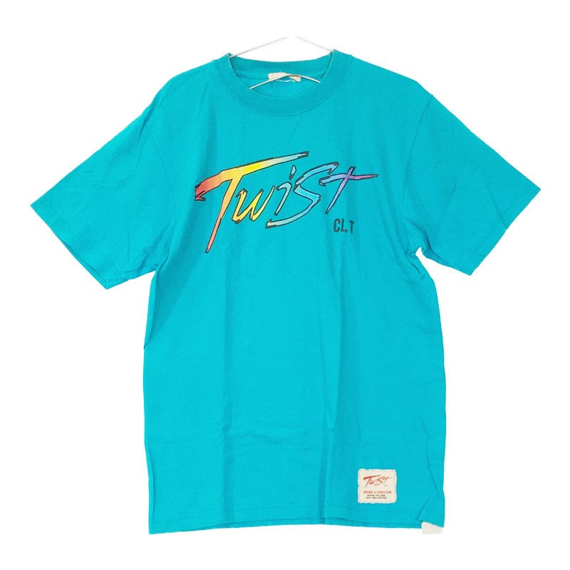 メンズL TWIST CLT トップス シャツ 半袖シャツ Tシャツ カジュアルシャツ ターコイズブルー 丸ネック ロゴプリント ツイスト 【21178】
