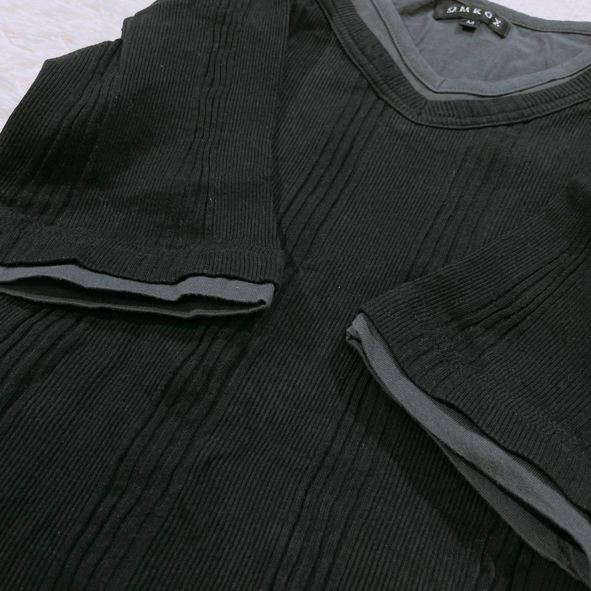 レディースM ΩMKOΣ トップス シャツ 半袖シャツ インナーシャツ ブラック カジュアル Vネック 重ね着風 シンプル ウモコス 【25335】