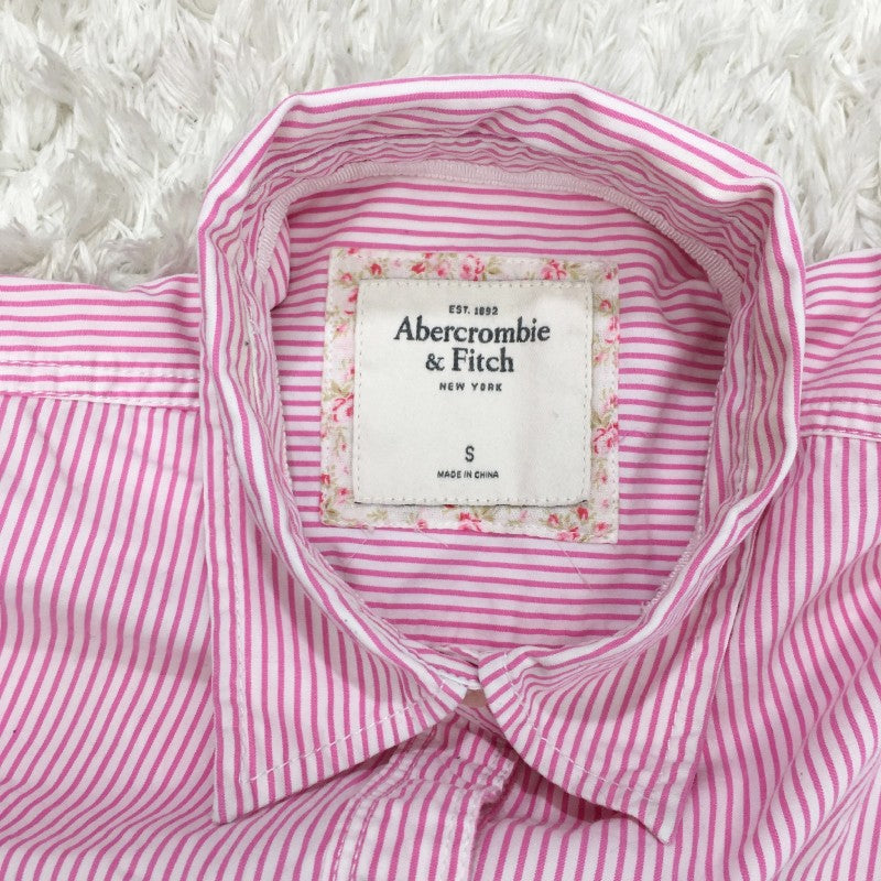 【29772】 Abercrombie & Fitch アバクロンビーアンドフィッチ 長袖シャツ サイズS ピンク おしゃれ 胸ロゴ入り ストライプ レディース