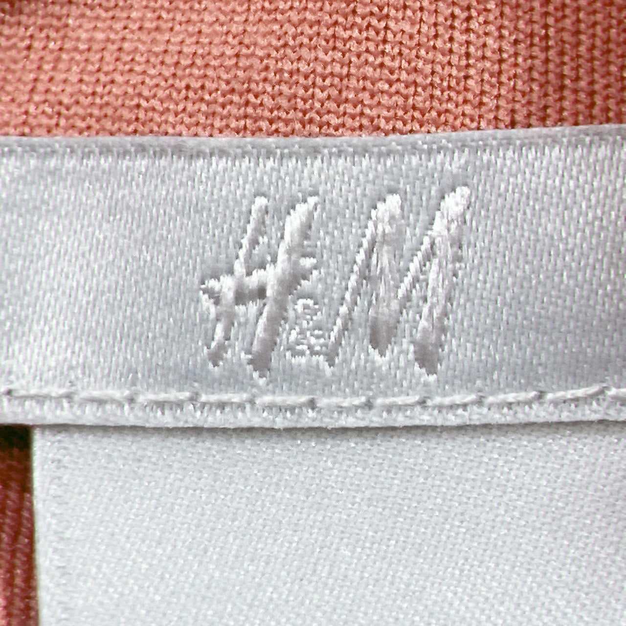 【27930】 H&M エイチアンドエム 半袖ブラウス サイズS レッド ブラウス 総柄 レース 薄手 ボタン 透け感 ゆるカジ オシャレ レディース