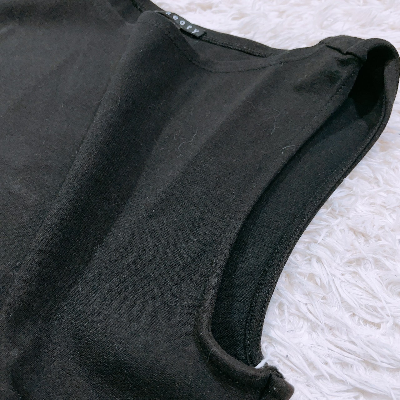 【28213】 theory セオリー タンクトップ サイズS ブラック ノースリーブシャツ 丸ネック サイドスリット シンプル 日本製 レディース