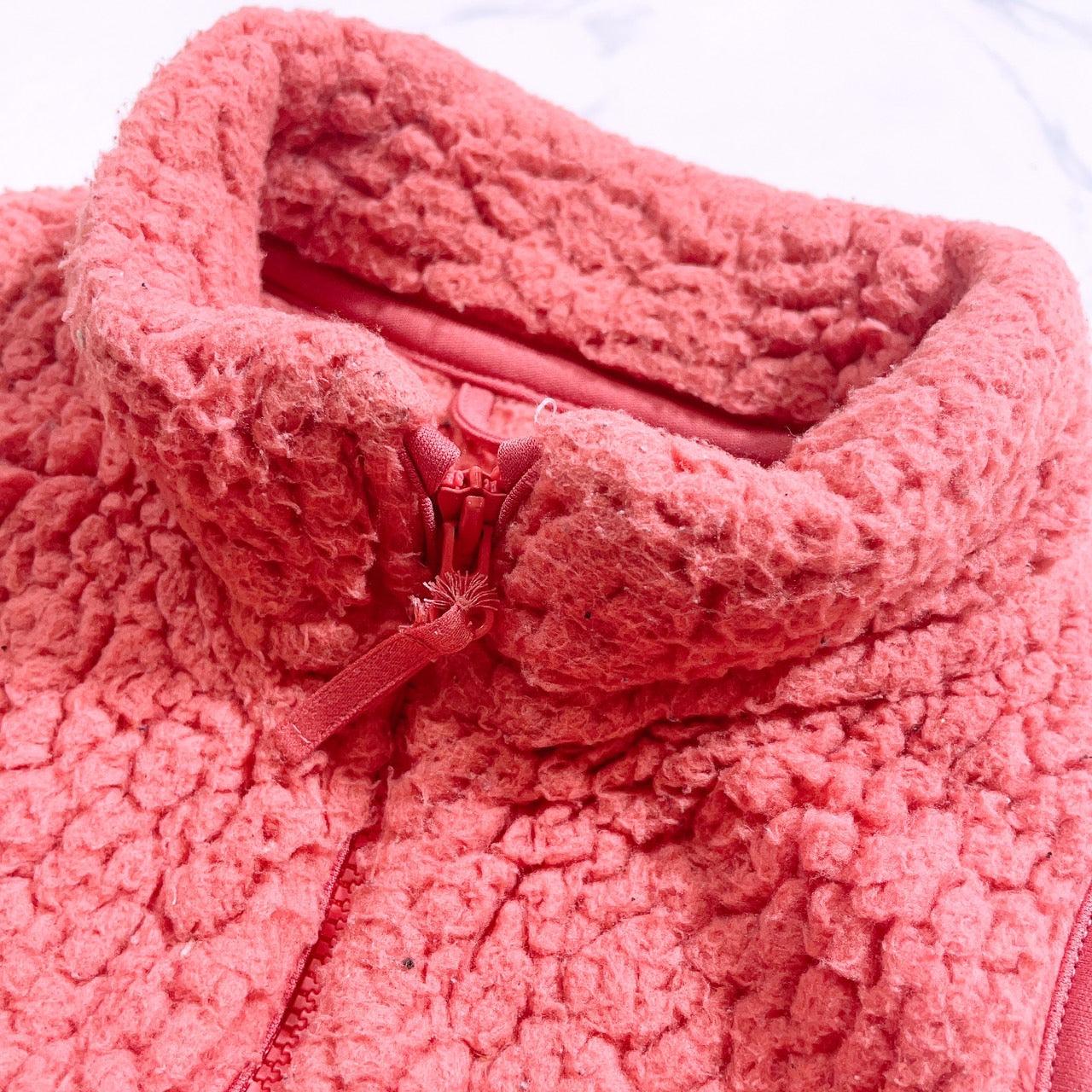 【27985】 UNIQLO ユニクロ ベスト サイズ110 ピンク ノースリーブジャケット ハイネック ジップアップ 裏起毛 防寒着 可愛い キッズ