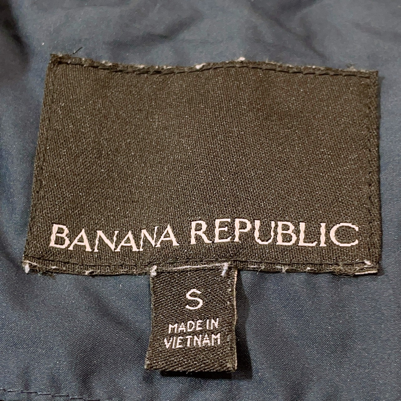 【27237】 Banana Republic バナナリパブリック ダウンジャケット サイズS ネイビー ジップアップ サムホール袖 防寒着 シンプル メンズ